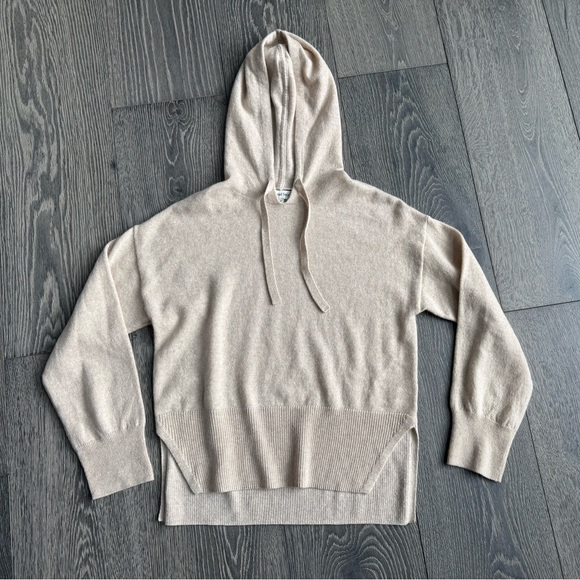 Weekend Stories Aubrianna Recycled Cashmere Hoodie in Heather Oatmeal Size XS - Picture 3 of 8